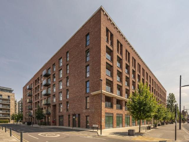 Flat for sale in Upton Park, Greater London