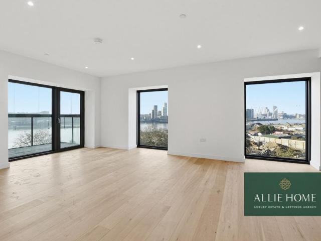 Flat for sale in Silvertown, Greater London