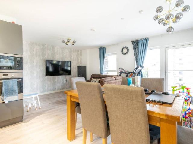 Flat for sale in Upton Park, Greater London