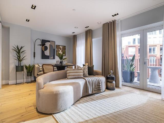 Flat for sale in Vauxhall, Greater London