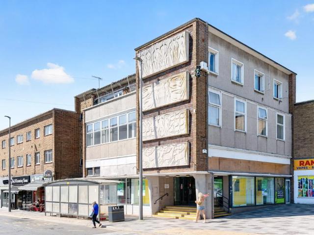 Flat for sale in The Image, Pouchen End