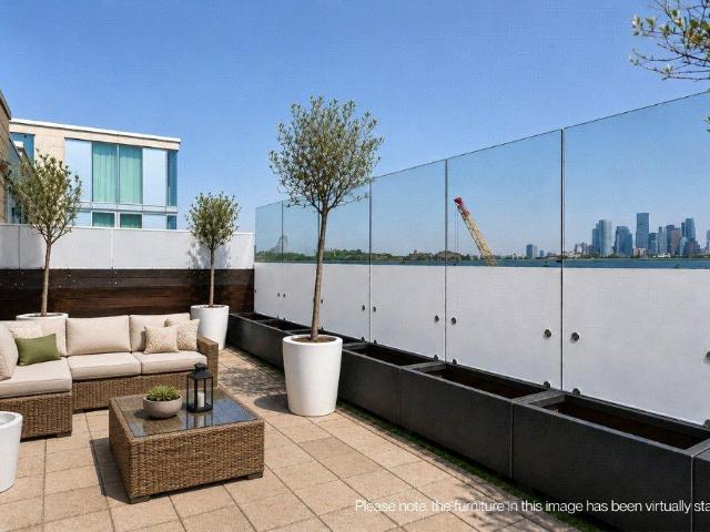 Flat for sale in Bermondsey, Greater London