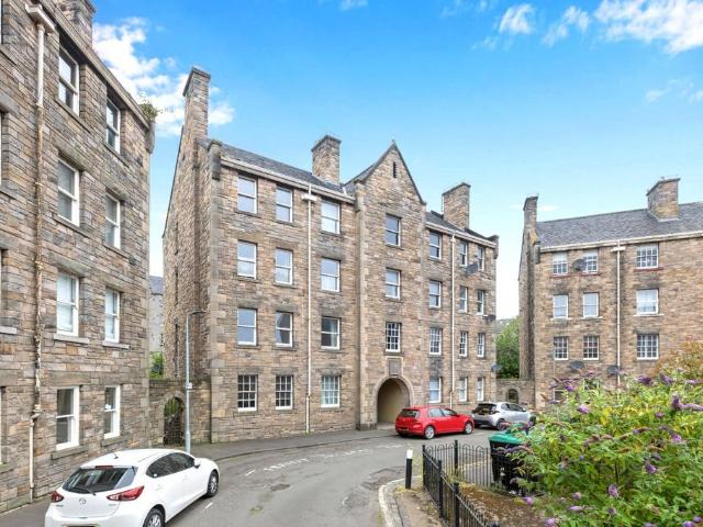 Flat for sale in Southside, Scotland