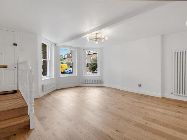 Flat for sale in West Hampstead, Greater London
