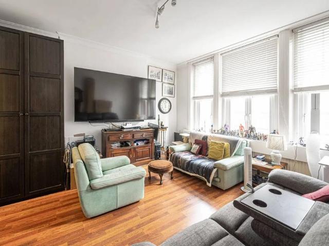 Flat for sale in South Hampstead, Greater London