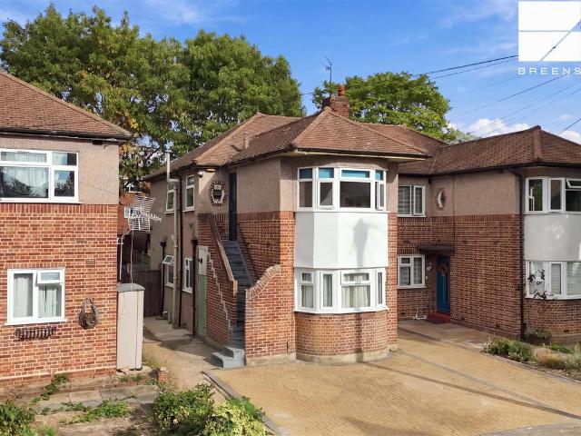 Flat for sale in Chingford Green, Greater London