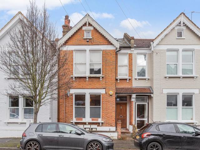 Flat for sale in Stockwell, Greater London
