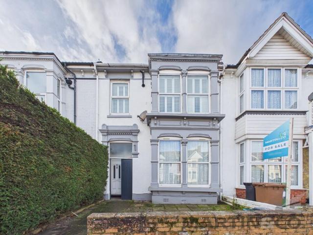 Flat for sale in Kingston, Baffins