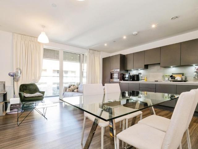 Flat for sale in Upton Park, Greater London