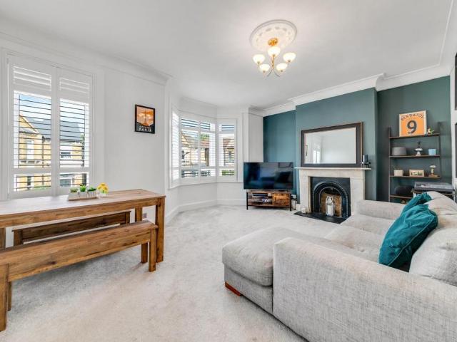 Flat for sale in Penge, Greater London