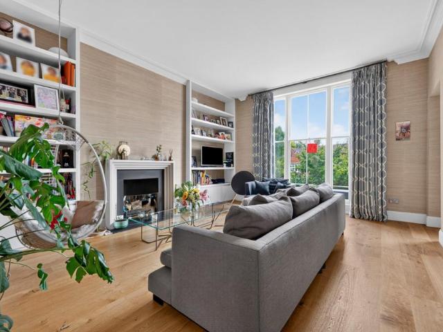 Flat for sale in Belsize Park, Greater London