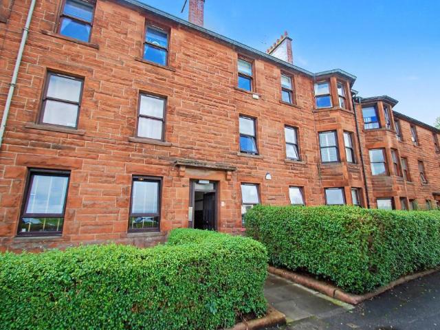 Flat for sale in Craigton, Scotland