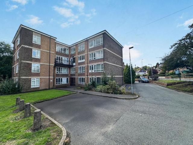Flat for sale in Aldersley, Stockwell End
