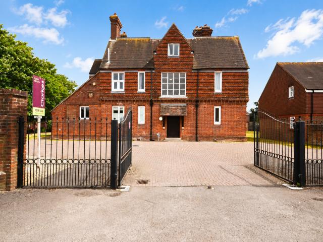 Flat for sale in Chichester, Littlecote