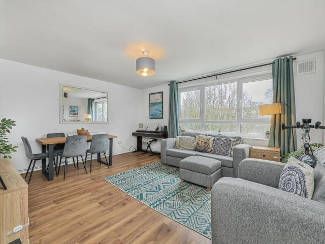 Flat for sale in Streatham Hill, Isle Of Man
