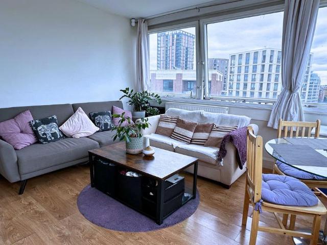 Flat for sale in Battersea, Greater London