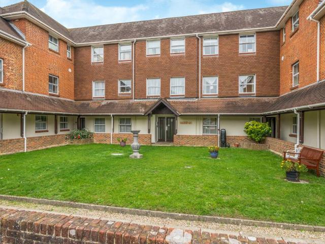 Flat for sale in Barton Stacey, Hampshire