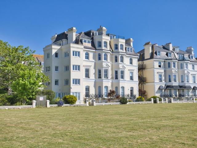 Flat for sale in Folkestone