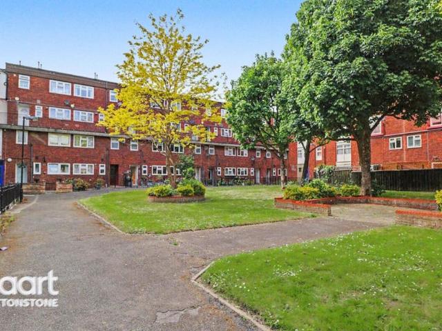Flat for sale in Leytonstone, Greater London