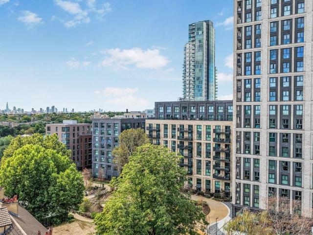 Flat for sale in Woodberry Down, Stamford Hill