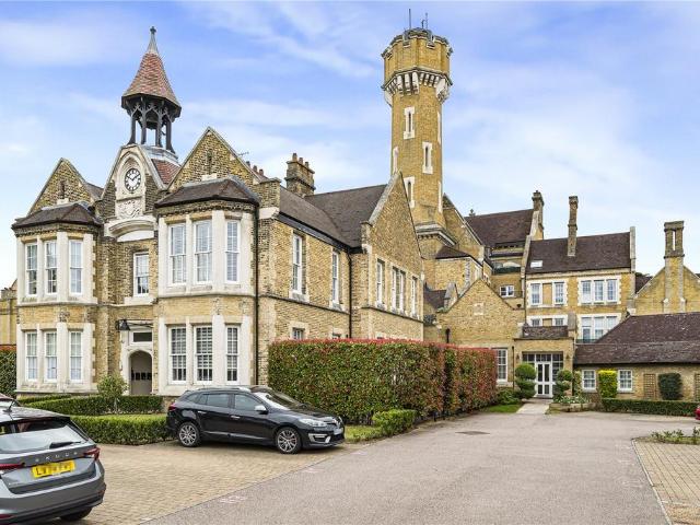 Flat for sale in Stone, Monks Orchard