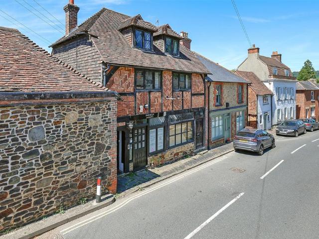 Flat for sale in Hillview, Surrey