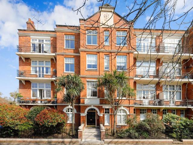 Flat for sale in St Margarets, Greater London