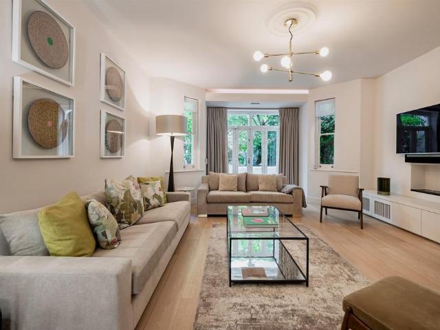 Flat for sale in Notting Hill, Greater London