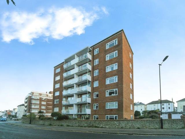 Flat for sale in Eastbourne, East Sussex