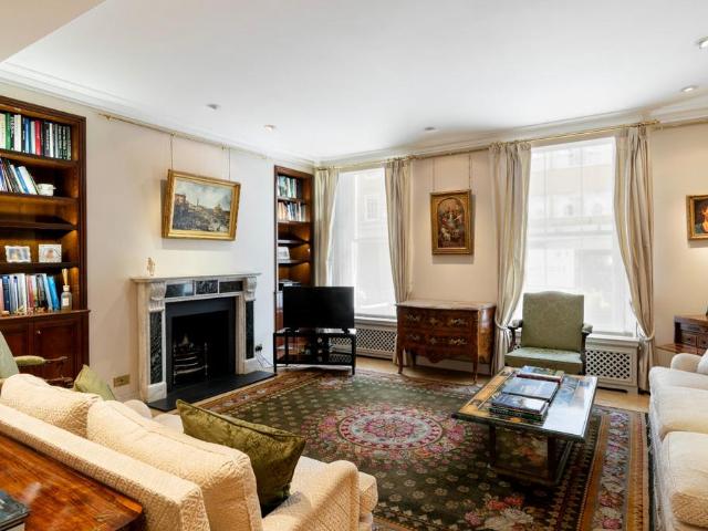 Flat for sale in Chelsea, Greater London