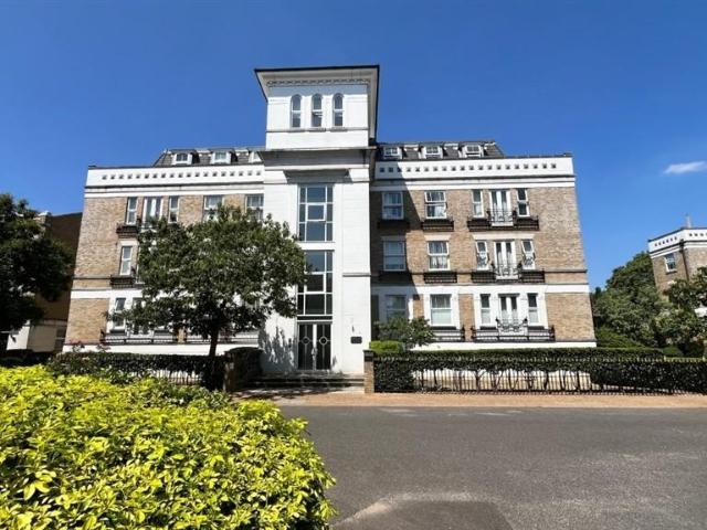 Flat for sale in Eden Park, Greater London