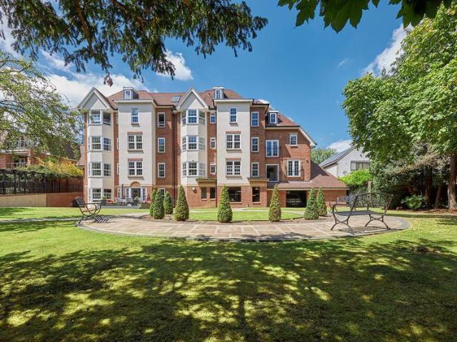 Flat for sale in West Finchley, Cat Hill