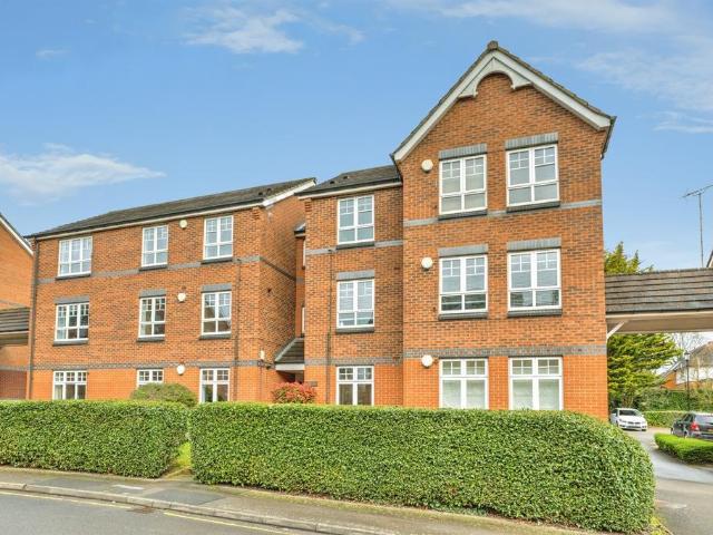 Flat for sale in Northampton, Northamptonshire