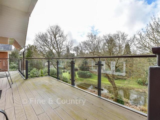 Flat for sale in Nevill Park, Sandown Park