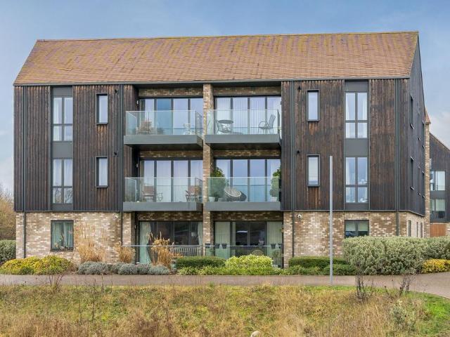 Flat for sale in Arbury, Cambridgeshire