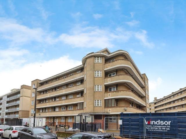 Flat for sale in London Borough of Tower Hamlets, Greater London