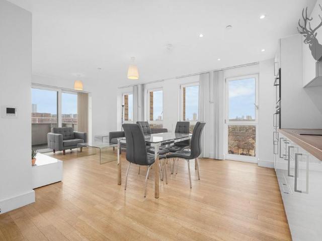 Flat for sale in Bromley-by-Bow, Bow