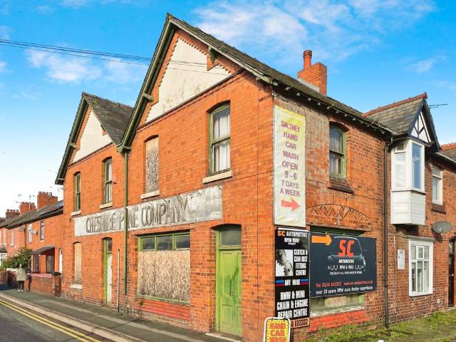 Flat for sale in Saltney, Wales