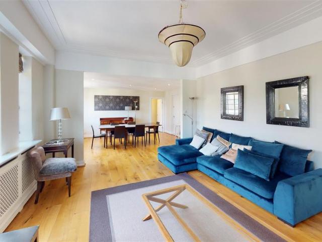 Flat for sale in Paddington, Greater London