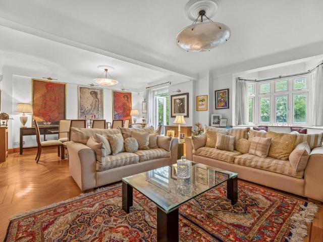 Flat for sale in St. John's Wood, Greater London