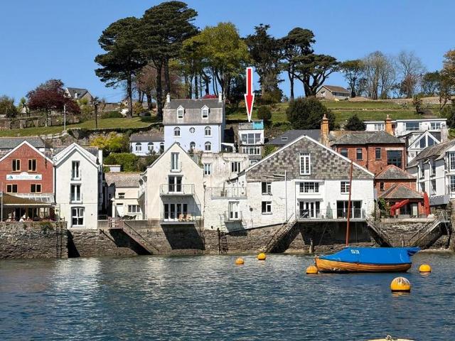 Flat for sale in Fowey, Cornwall