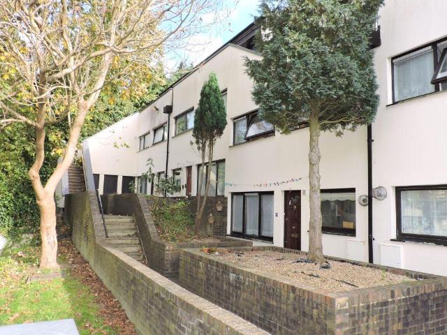 Flat for sale in Spring Park, Luton