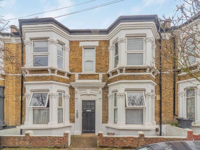 Flat for sale in Brixton, Greater London