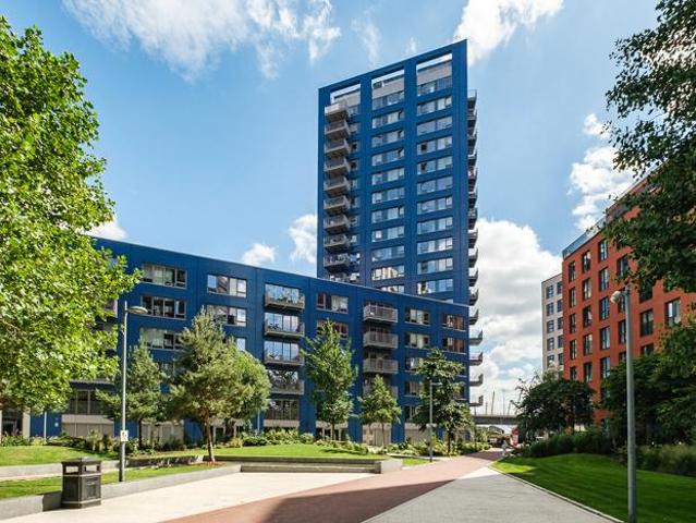 Flat for sale in London City Island, Blackwall