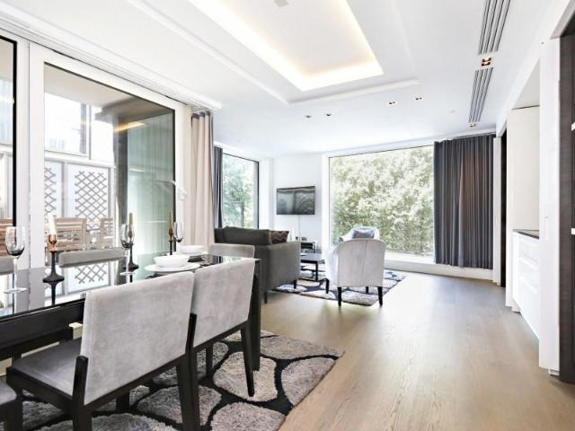 Flat for sale in Kensington, Greater London