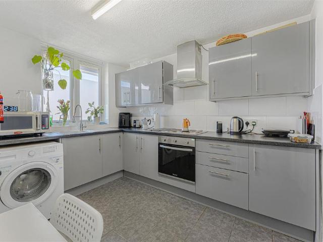 Flat for sale in Bermondsey, Greater London
