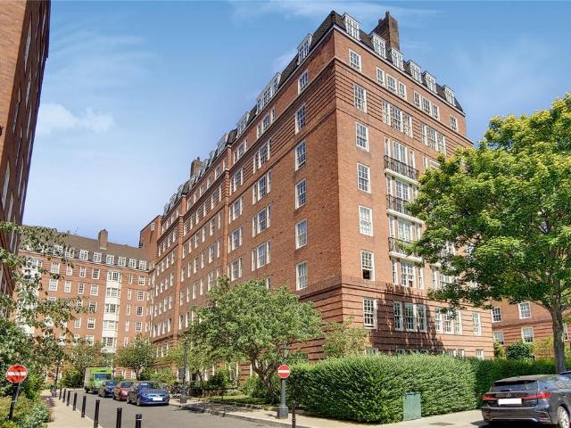 Flat for sale in Royal Borough of Kensington and Chelsea, Greater London