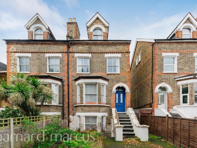 Flat for sale in Southfields, Greater London