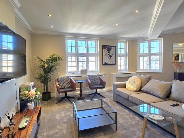 Flat for sale in Paddington, Greater London
