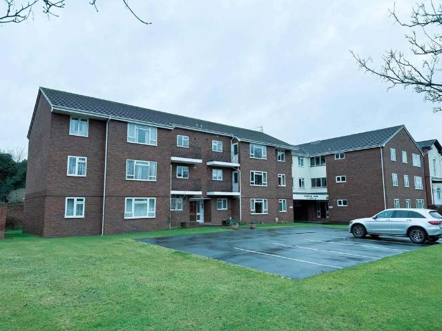 Flat for sale in Meols Cop, Southport